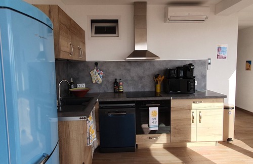 Toulon Apartment | Sea View 180° – AC, 2BR, Walk to Station & Port