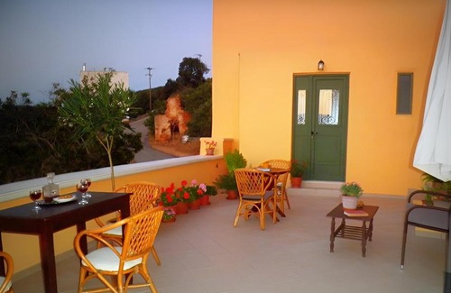 Ano Vouves House | Sea view and nature(traditional stone house)