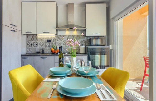 Kastel Stafilic Apartment | Sea-view apartment in Kastel