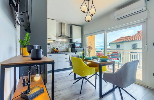 Kastel Stafilic Apartment | Sea-view apartment in Kastel