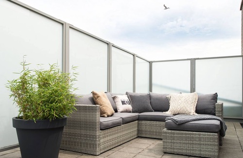 Vissershaven Apartment | Sea-view apartment in Den Haag with terrace