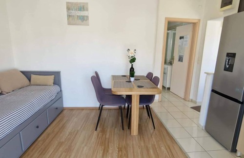 Marina Apartment | Sea-view Apartment - Sleeps 4, Parking & Balcony