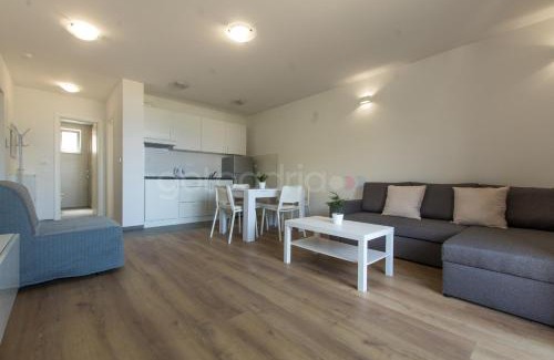 Dugis Apartment | Sea View Apartments Pezze