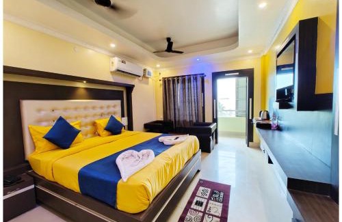 Ayodhya House | SEA VIEW from ROOFTOP And BALCONY- Beachfront Hotel - PRIVATE BEACH AREA- GARDEN - HOTEL Retreat Asish Puri