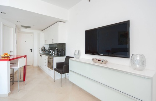 Tel Aviv Promenade Apartment | Sea View Luxury W Balcony- Hayarkon 78