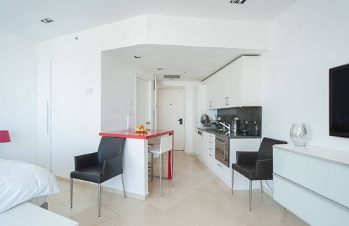 Tel Aviv Promenade Apartment | Sea View Luxury W Balcony- Hayarkon 78
