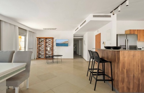 Eilat Apartment | Sea View Penthouse Near the Beach by Sea N' Rent