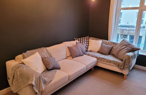 Sandgate Apartment | Sea View Sandgate - 3 double bed apartment overlooking beautiful Sandgate Beach in Folkstone