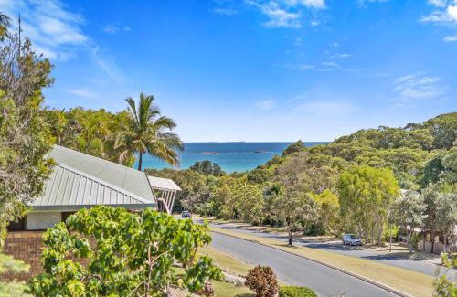 Point Lookout House | Sea View + Sleeps 8 + 3 mins to Beach