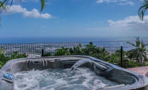 La Possession Apartment | Sea View & Spa privé La Possession