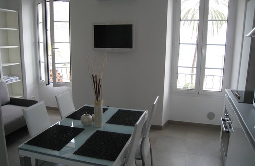 Menton Apartment | SEA VIEW STUDIO - PARKING - GARAVAN