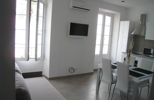 Menton Apartment | SEA VIEW STUDIO - PARKING - GARAVAN