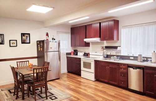Britannia Beach Apartment | Sea-view to Die For!