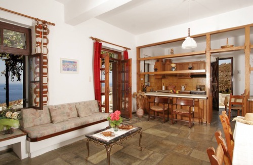 Kokkinon Khorion House | Sea View Traditional Villa in Crete