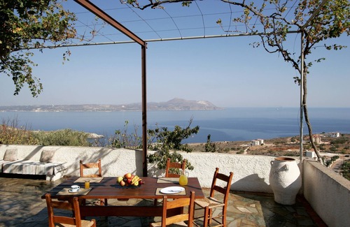 Kokkinon Khorion House | Sea View Traditional Villa in Crete