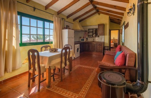 Isora Cottage | Sea Views and BBQ in this Cozy Rural House