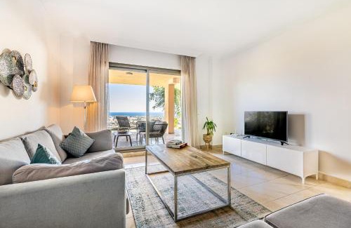 New Golden Mile Apartment | Sea Views and Garden in Hacienda Cifuentes