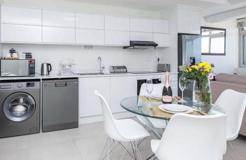 Mouille Point Apartment | Sea Views by the Promenade at Oceanmist Studio