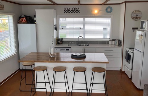 Whangamata House | Sea Views - Close to Estuary - Clasic Kiwi Bach - Whangamata