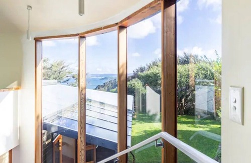 Lowry Bay House | Sea views from holiday house