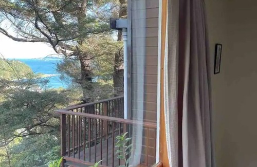 Lowry Bay House | Sea views from holiday house