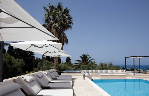 Xiro Chorio Villa | Sea views, sauna, hot tub, mini golf, 2 pools!