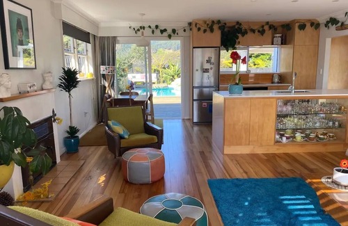 Paekakariki House | Sea views with pool, spa and sauna