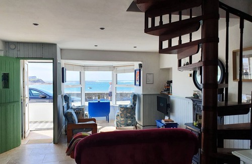 Kilkee Cottage | Sea Warrior - a bungalow that sleeps 6 guests in 3 bedrooms