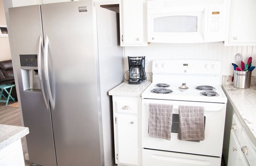 Point Loma Heights Condo | Sea World, San Diego Beaches, Zoo, MCRD, Old Town, Walk to Barnes Tennis CTR !