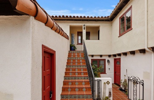 The Funk Zone House | SEAbbatical by the Wharf, 2 BD, 2 BA Duplex, Walk to Beach