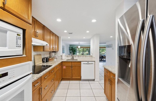 Cocoa Beach Condo | Seabreeze 3 Bed Condo w/Heated Pool & Tennis!