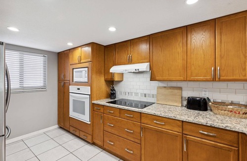 Cocoa Beach Condo | Seabreeze 3 Bed Condo w/Heated Pool & Tennis!