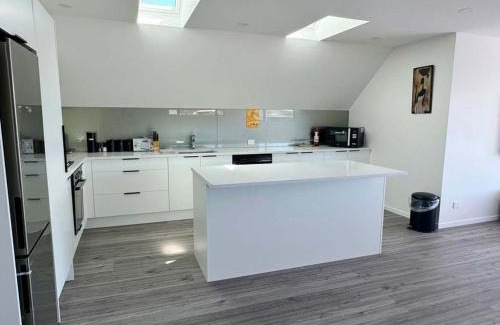 Army Bay Apartment | Seabreeze Army Bay apartment