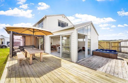 Snells Beach House | Seabreeze Escape - Snells Beach Holiday Home
