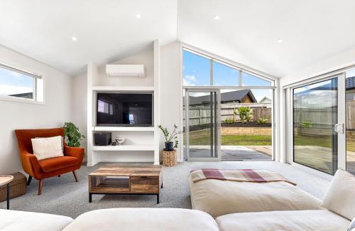 Snells Beach House | Seabreeze Escape - Snells Beach Holiday Home