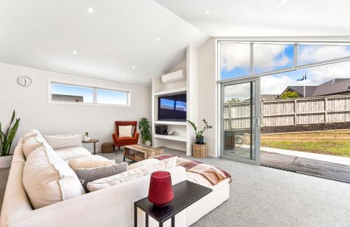 Snells Beach House | Seabreeze Escape - Snells Beach Holiday Home