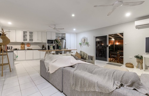 Port Douglas House | Seabrook Beach Cottage