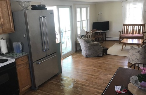 Seabrook House | Seabrook Beach May/June Sept/Oct 4 BR - 2BTH - Porch - 2 min walk to beach