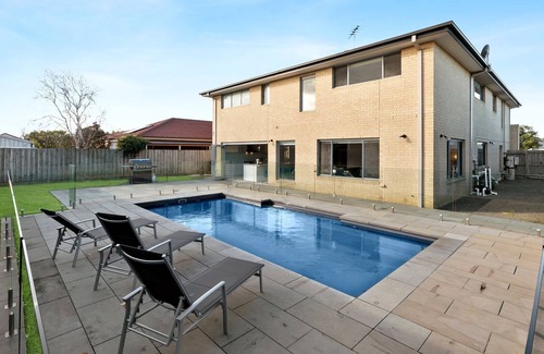 St Leonards House | Seachange Resort Living with Pool and Spa Bath.