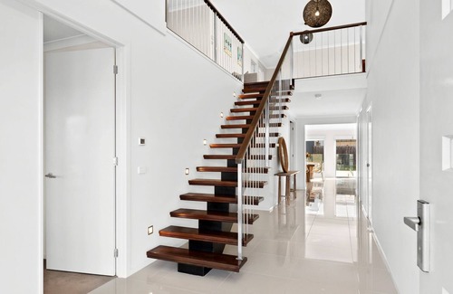 St Leonards House | Seachange Resort Living with Pool and Spa Bath.