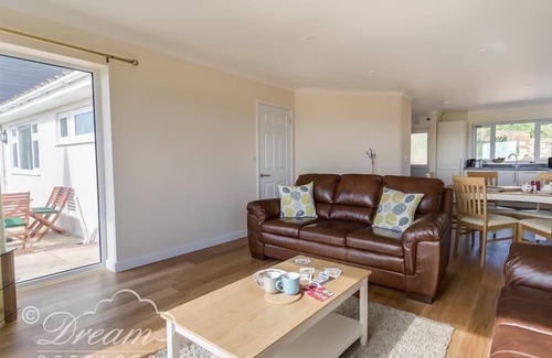 West Bay Cottage | SEACLIFF, pet friendly, country holiday cottage in West Bay