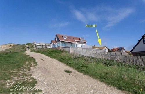 West Bay Cottage | SEACLIFF, pet friendly, country holiday cottage in West Bay
