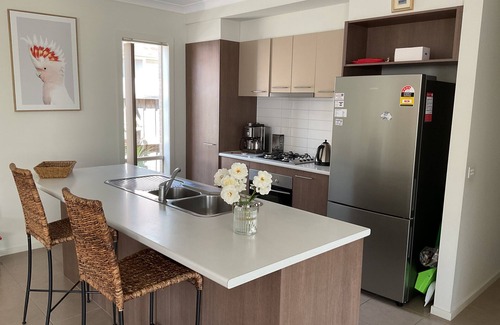St Leonards House | Seacluded, 750 m walk to the beach, pet friendly