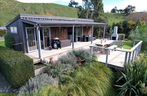 Puketapu Cottage | Seafield Cottage for total relaxation and privacy. A perfect place to reconnect.