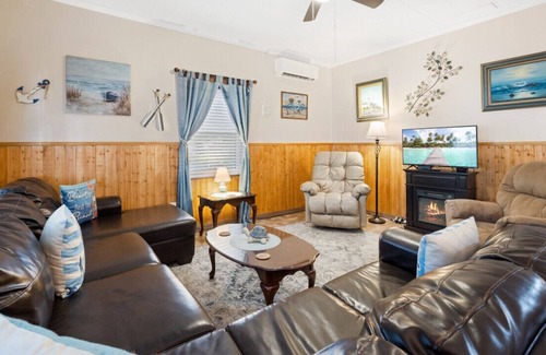 Cedar Key House | Seafoam Vacation Rental. Historic house near the water, coffee shop, restaurant