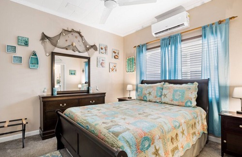 Cedar Key House | Seafoam Vacation Rental. Historic house near the water, coffee shop, restaurant
