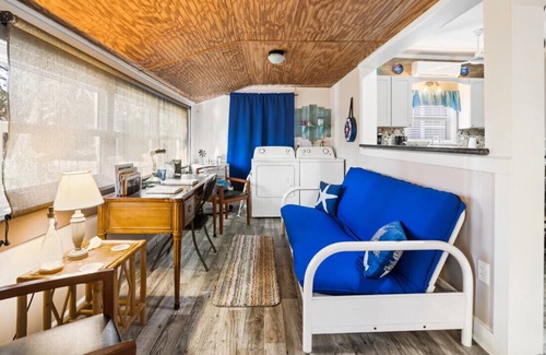 Cedar Key House | Seafoam Vacation Rental. Historic house near the water, coffee shop, restaurant