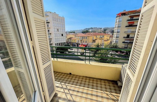 La Californie Apartment | Seafront Apartment for 6, Promenade des Anglais
