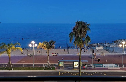 La Californie Apartment | Seafront Apartment for 6, Promenade des Anglais