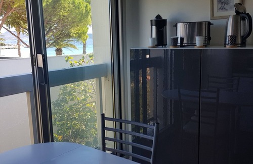 La Ciotat Apartment | Seafront apartment with private parking